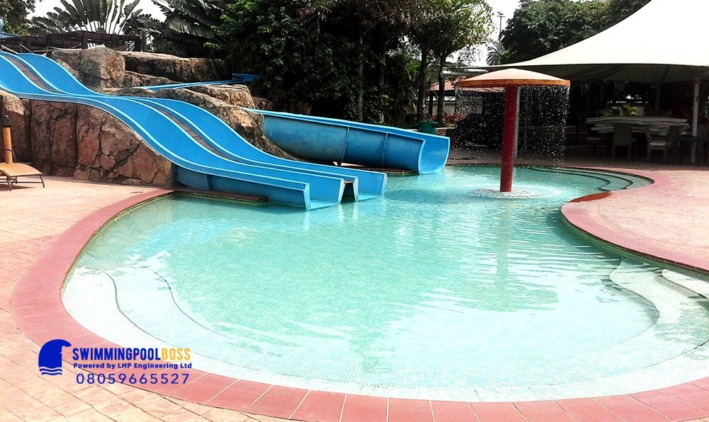 swimming pool cleaning and maintenance service